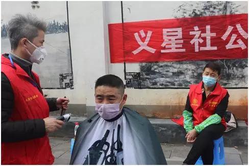 身边的战“疫”抗疫一线｜义乌公益组织投入防控工作同时开展红色服务