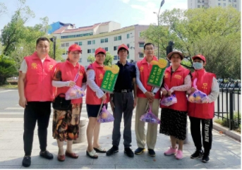 你们辛苦了！义乌团市委慰问马路志愿者