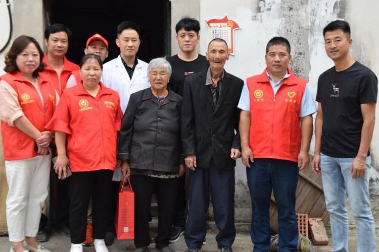 “义星社携同三溪堂入乡村公益义诊”开展慰问老党员活动，第二十九站 和溪村