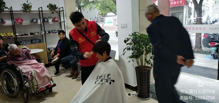 善行义诊入乡村 公益服务暖民心，第三十五站 光明村